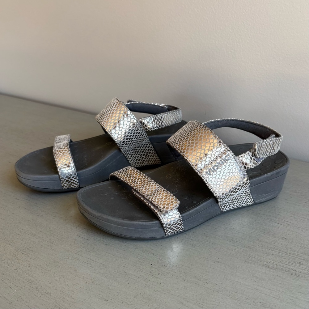 Vionic Bolinas Metallic Embossed Slingback Adjustable Wedge Sandal Women 7